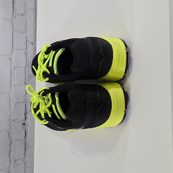 Women's Size 13 Nike Lime Green and Black Running Shoes/Sneakers - Picture 4 of 12